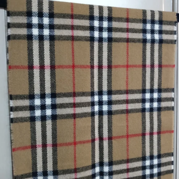 Burberry Vintage Check Brushed-Cashmere Scarf - Picture 3 of 14